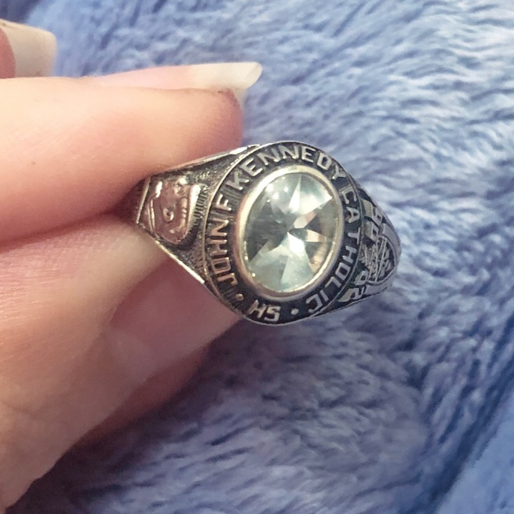 10K White Gold School Ring